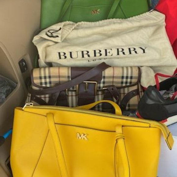 Burberry - Picture 1 of 1
